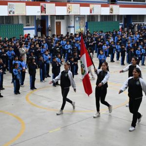 Oración e Izamiento de Bandera