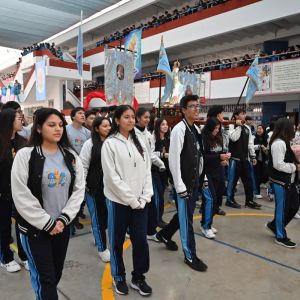 Homenaje a la Virgen - Procesión y oración 5° Secundaria